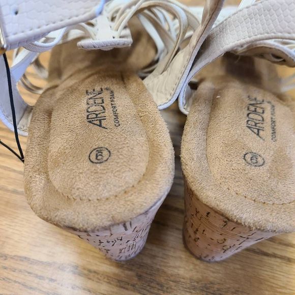 NWT ARDENE Leather Wesdge Sandals 9 - Picture 7 of 8